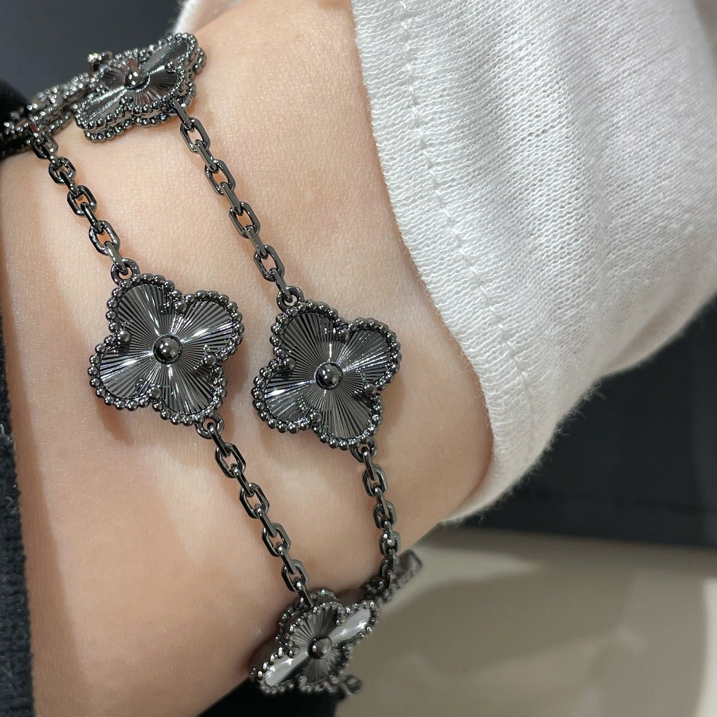 [Mystic]クローバー5モチーフブラックブレスレット