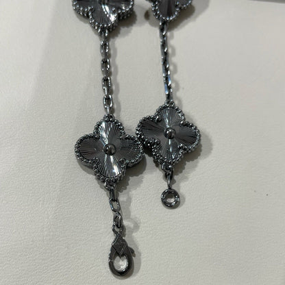 [Mystic]クローバー5モチーフブラックブレスレット