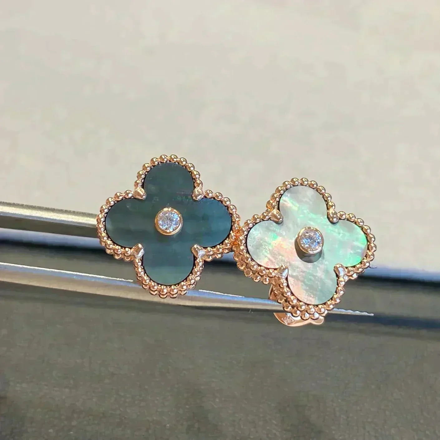 [Mystic]CLOVER MEDIUM 1 MOTIFS GRAY MOP  DIAMOND EARRINGS