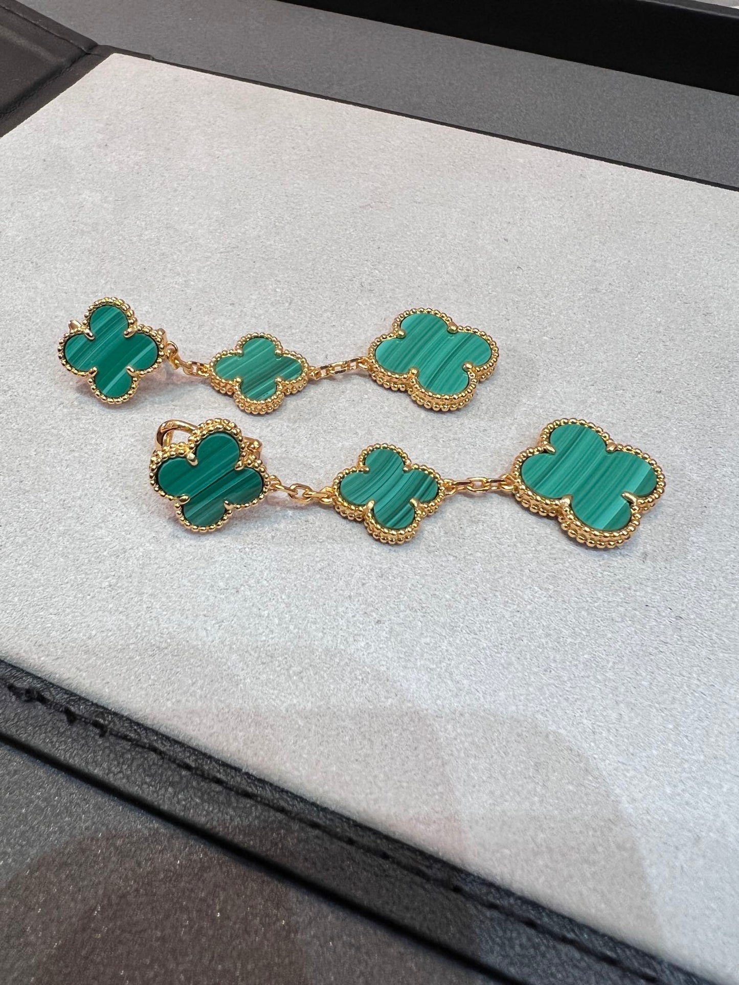 [Mystic]CLOVER MALACHITE 3 MOTIFS GOLD