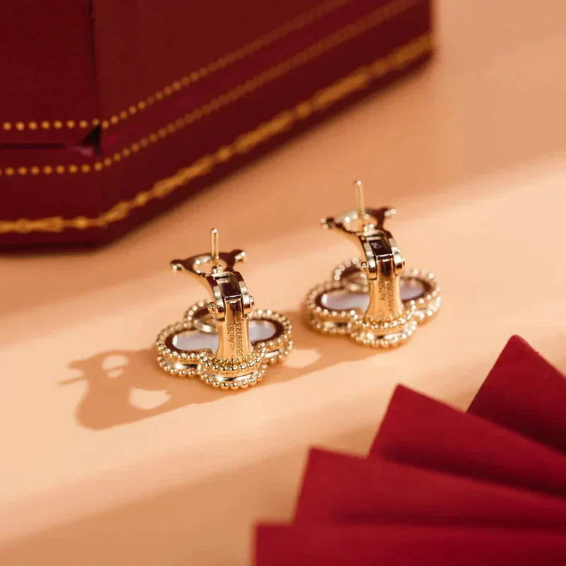 [Mystic]CLOVER MEDIUM 1 MOTIFS  WHITE MOP STUD EARRINGS