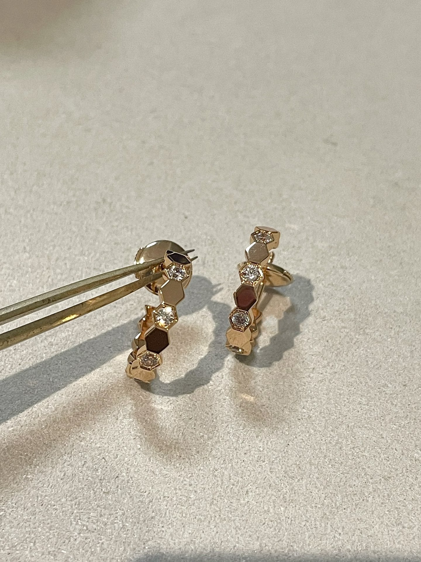 [ミスティック]中空デザイン 四つ葉のクローバー 花の形をしたリング