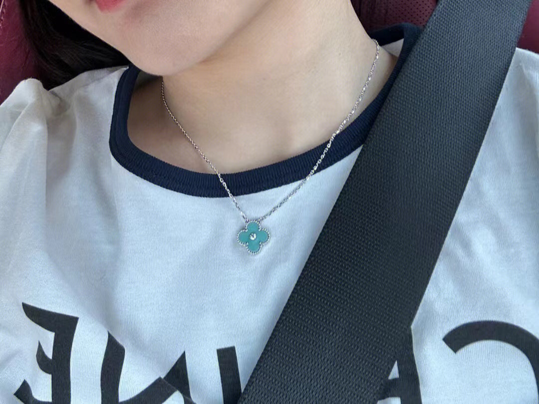 [Mystic]CLOVER 1 DIAMOND LIGHT BLUE SILVER NECKLACE