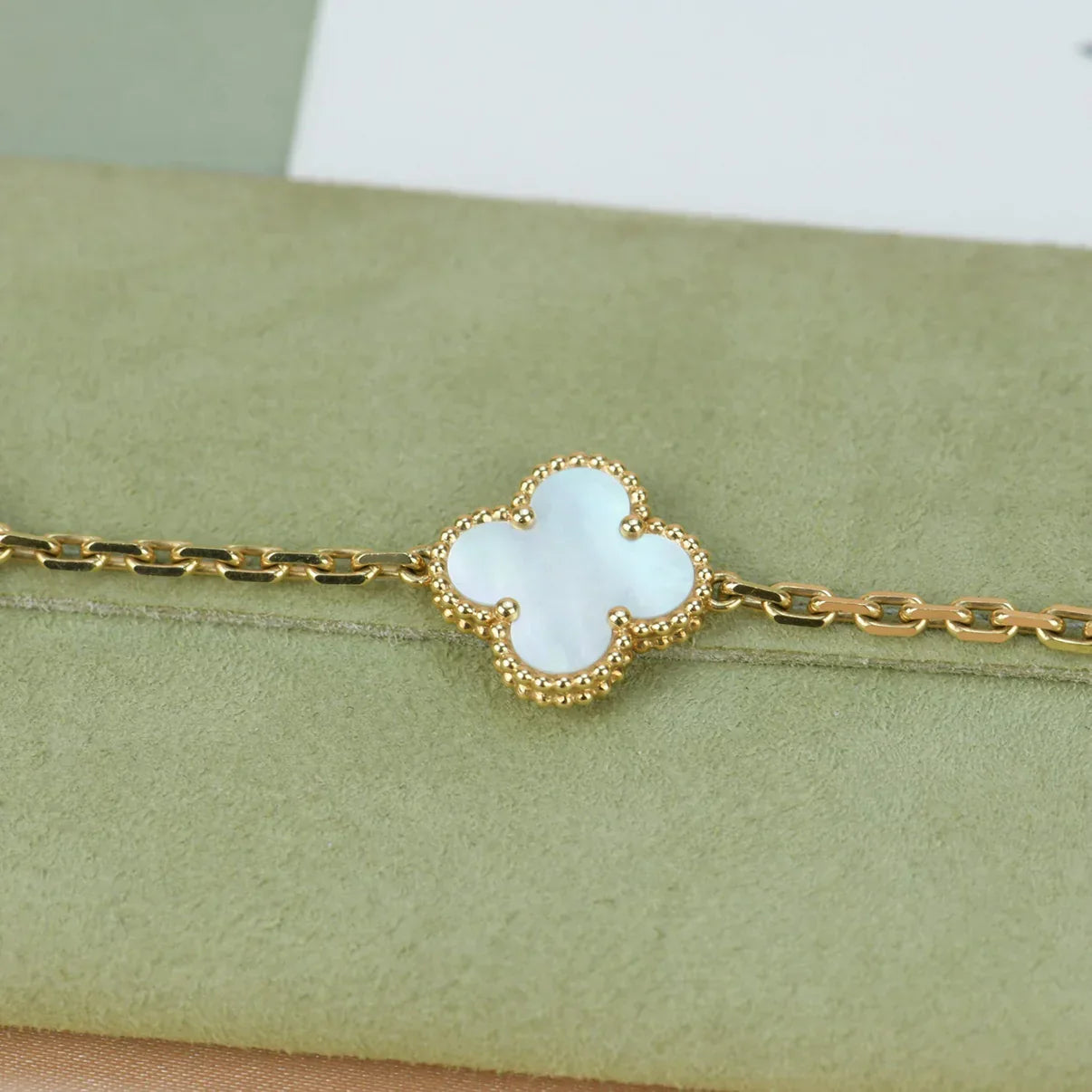 [Mystic]CLOVER WHITE PEARL MOP 5 MOTIF BRACELET COLLECTION