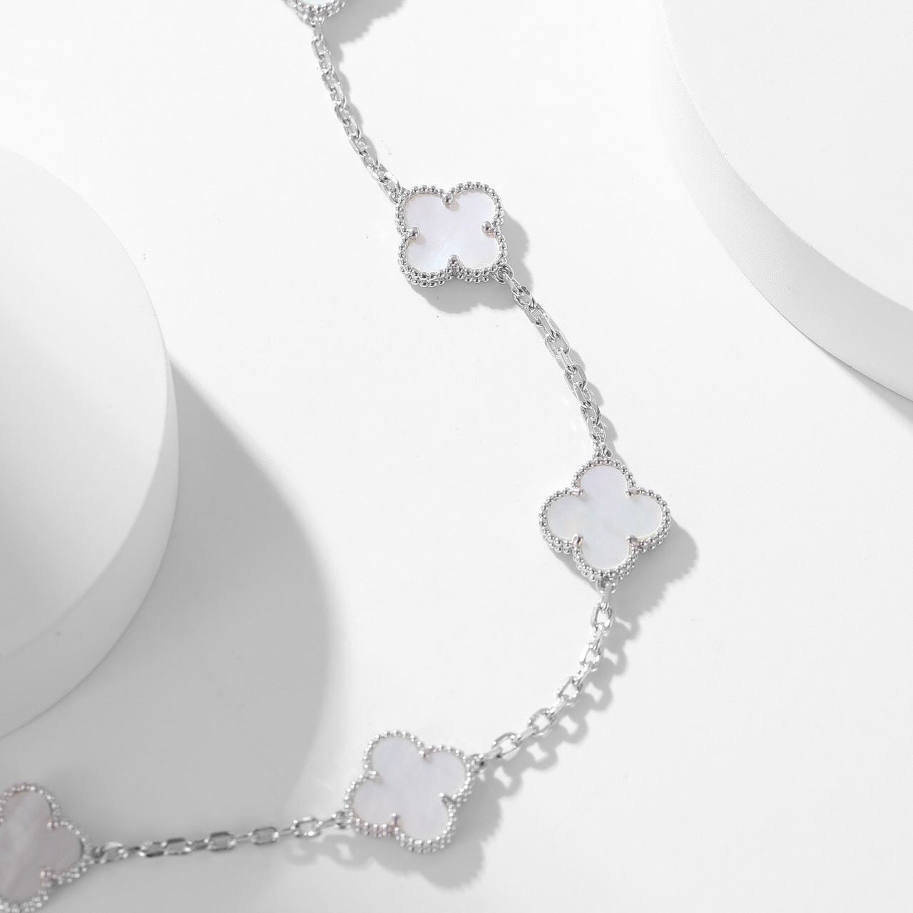 [Mystic]CLOVER 10 MOTIFS WHITE MOTHER OF PEARL NECKLACE