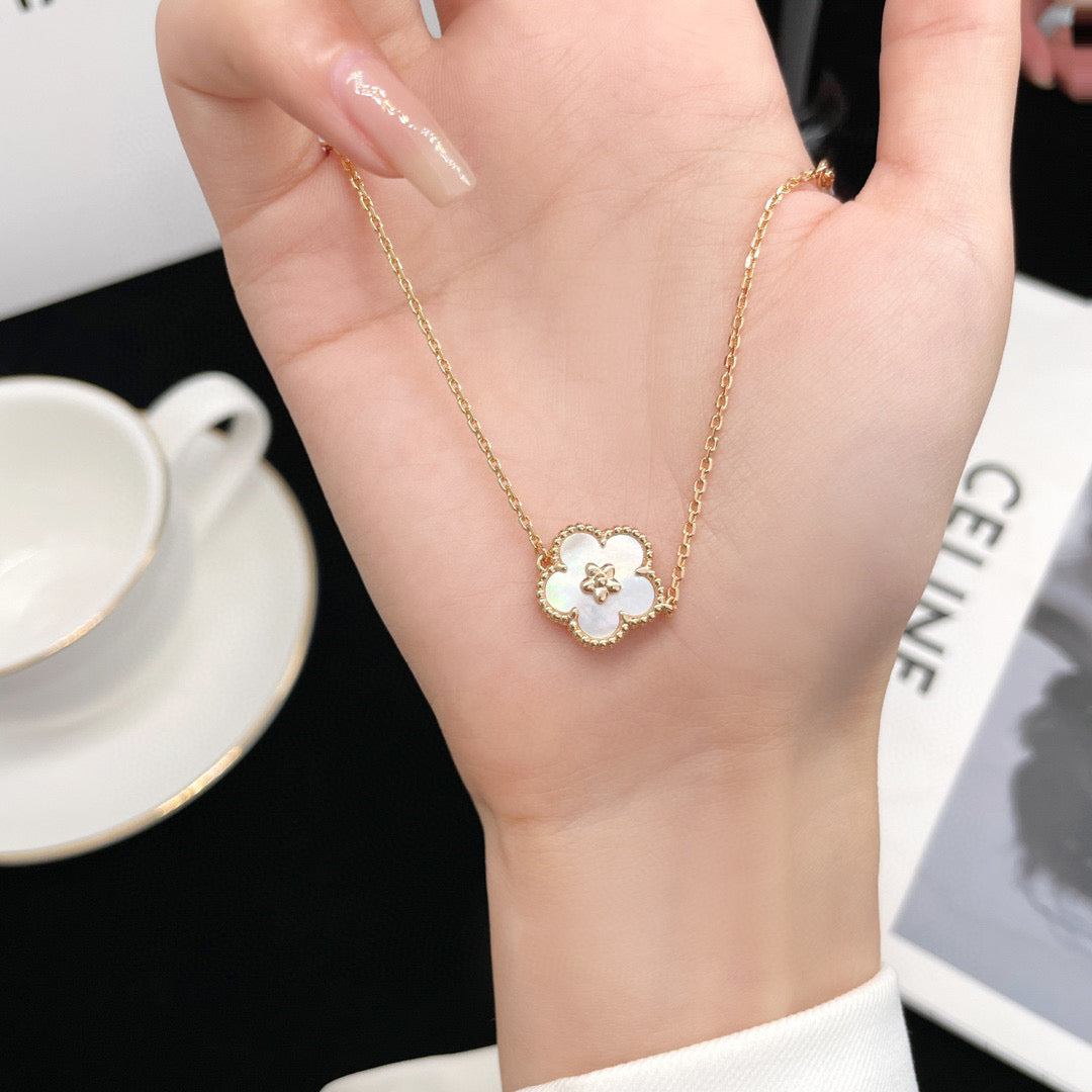 [Mystic]LUCKY WHITE MOP PLUM BLOSSOM ブレスレット