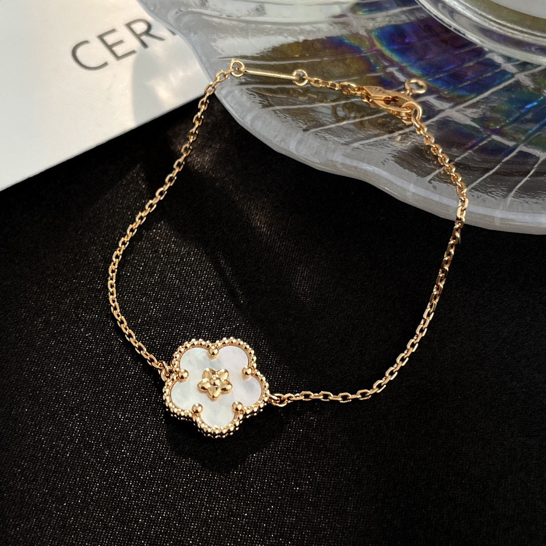 [Mystic]LUCKY WHITE MOP PLUM BLOSSOM ブレスレット