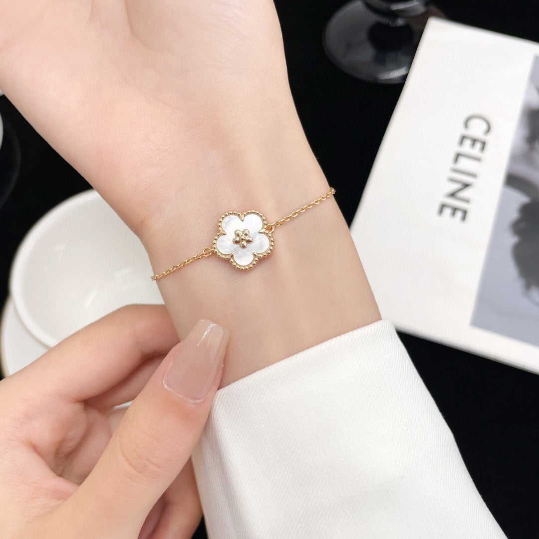 [Mystic]LUCKY WHITE MOP PLUM BLOSSOM ブレスレット