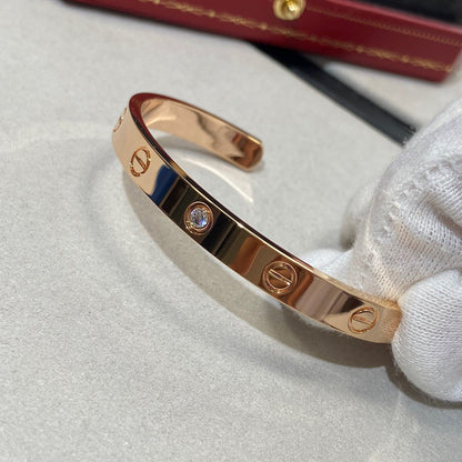 [Mystic]ラブブレスレット 6.1MM 1ダイヤモンド オープンカフ
