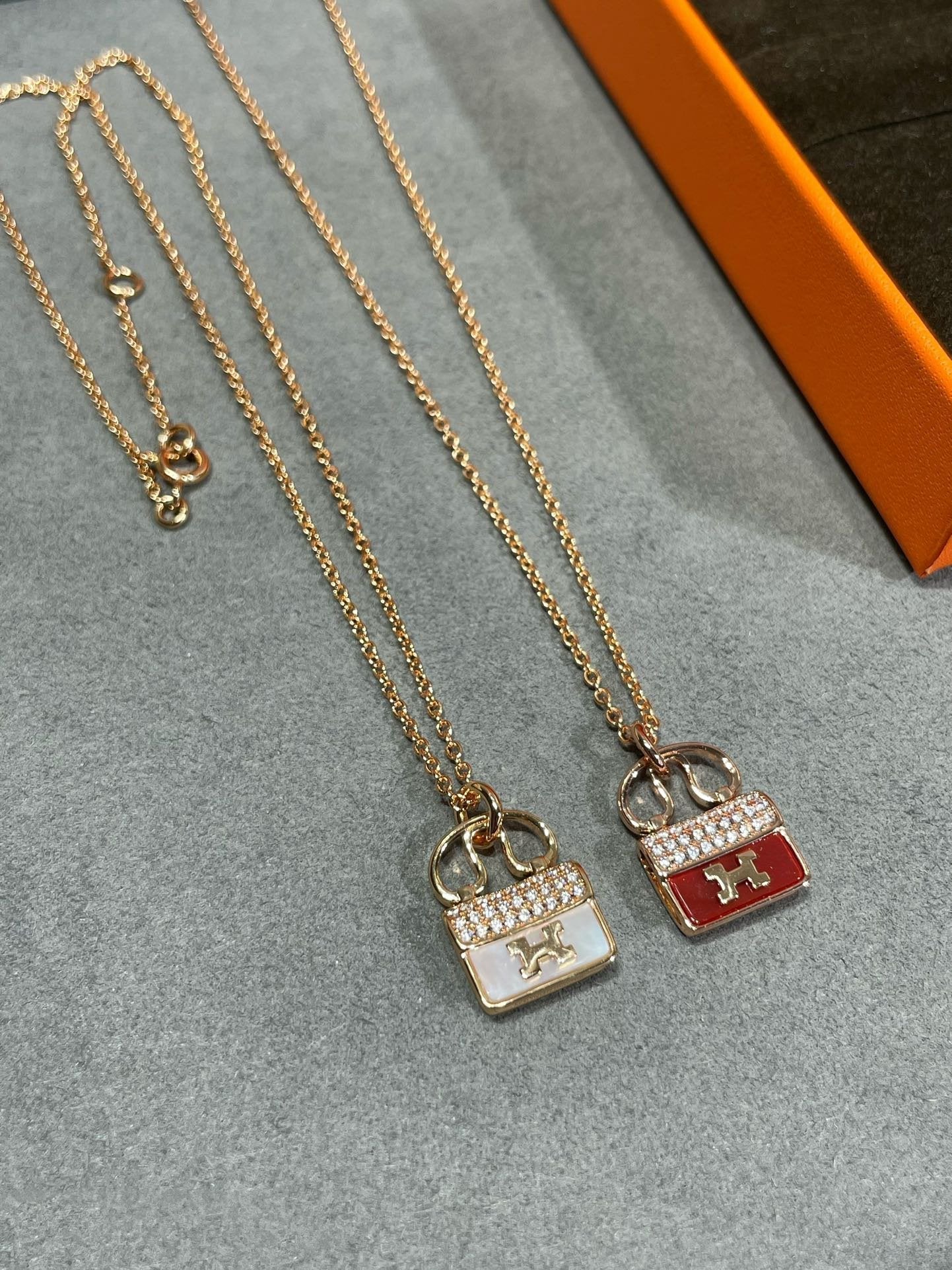 [Mystic]H CIRCE MOISSANITE PENDANT NECKLACE GOLD