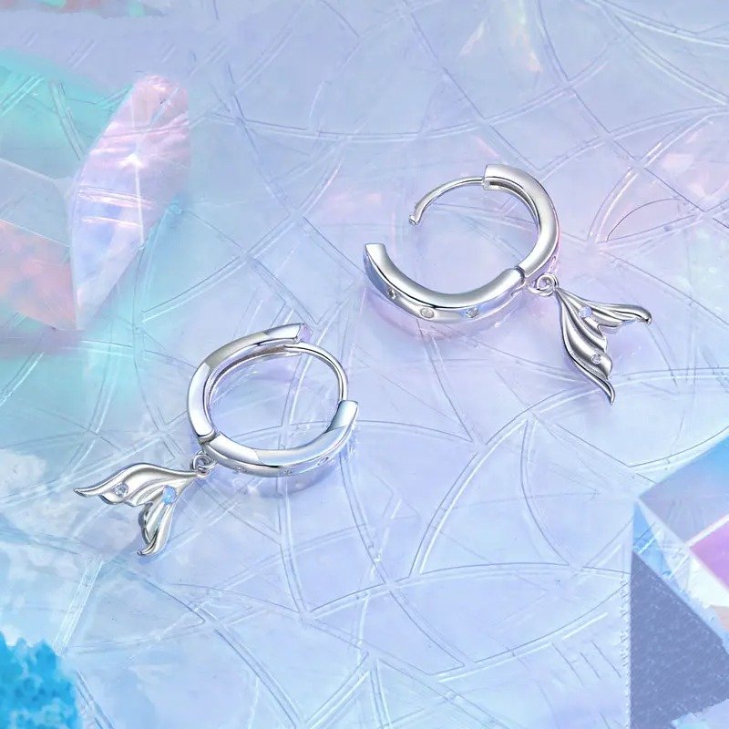 上品な金メッキのピアス アレルギー対応 フィッシュテールピアス ギフト SCE1744