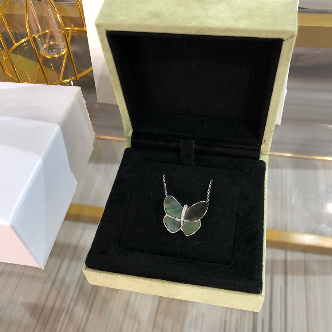 [ミスティック]ラージバタフライシルバーペンダントダイヤモンドネックレス