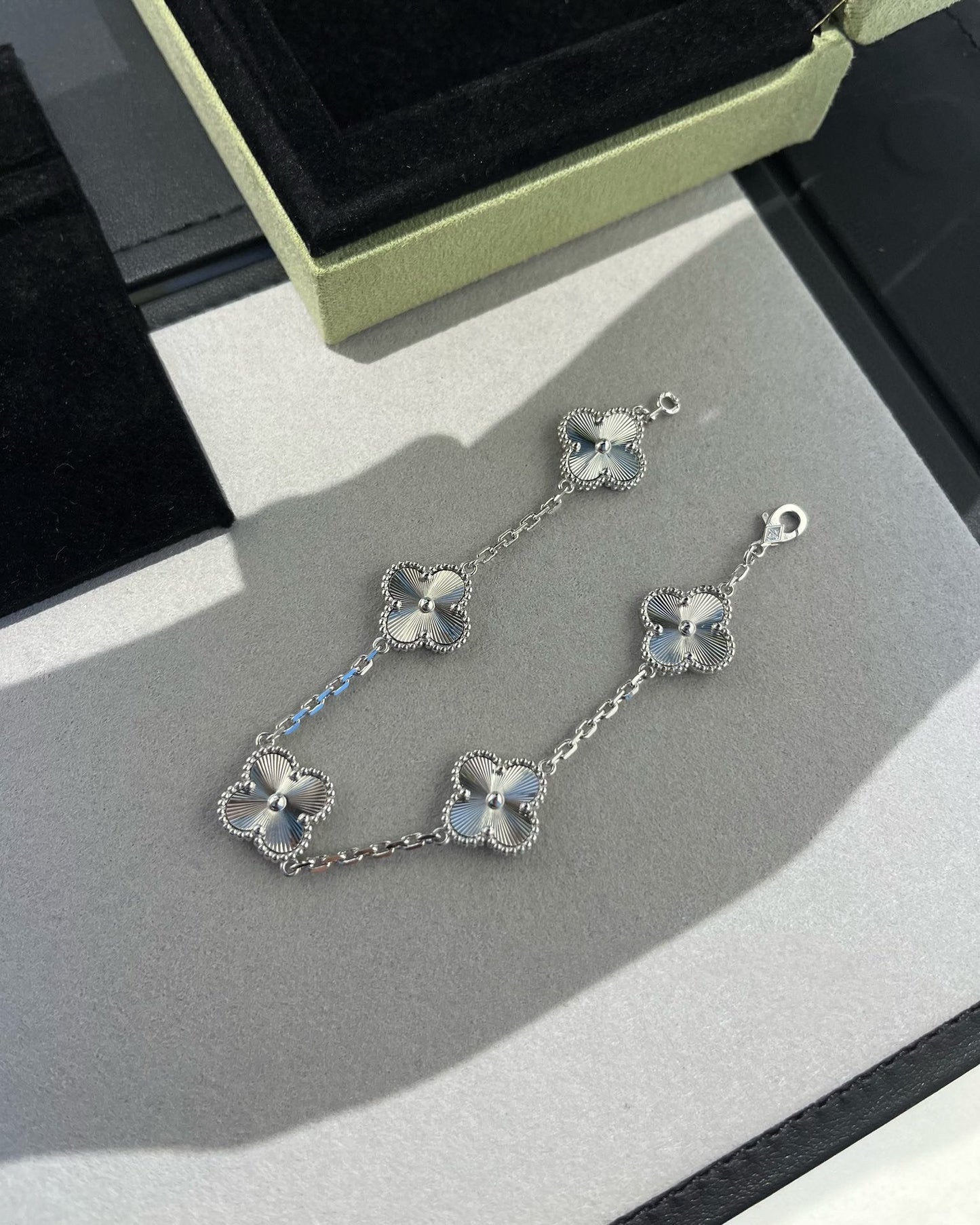 [Mystic] クローバー5モチーフ レーザーブレスレットコレクション